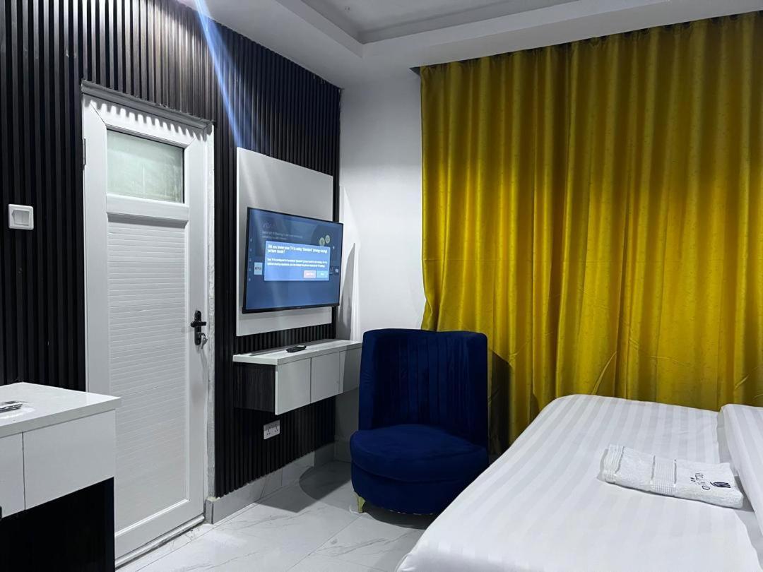 Villa Palazzo Hotel 2 Ikeja Bagian luar foto