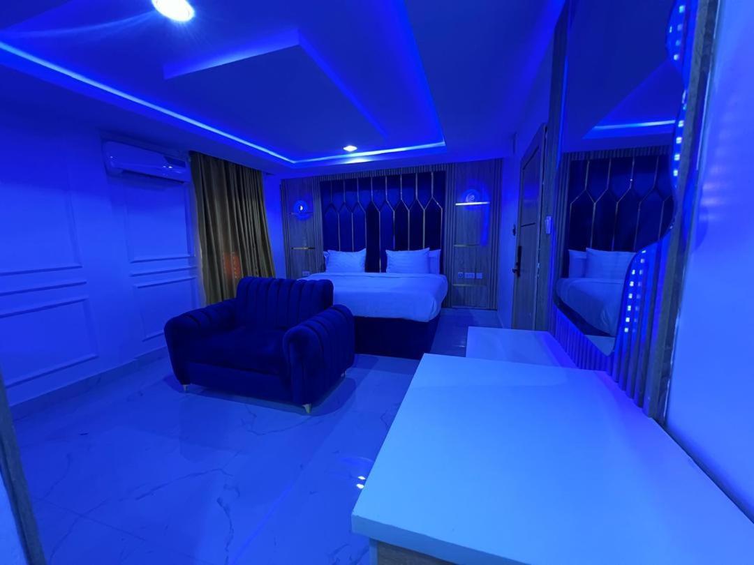 Villa Palazzo Hotel 2 Ikeja Bagian luar foto