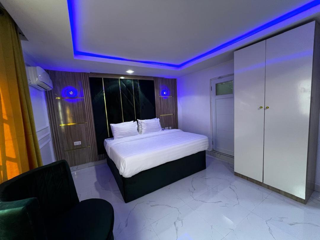 Villa Palazzo Hotel 2 Ikeja Bagian luar foto