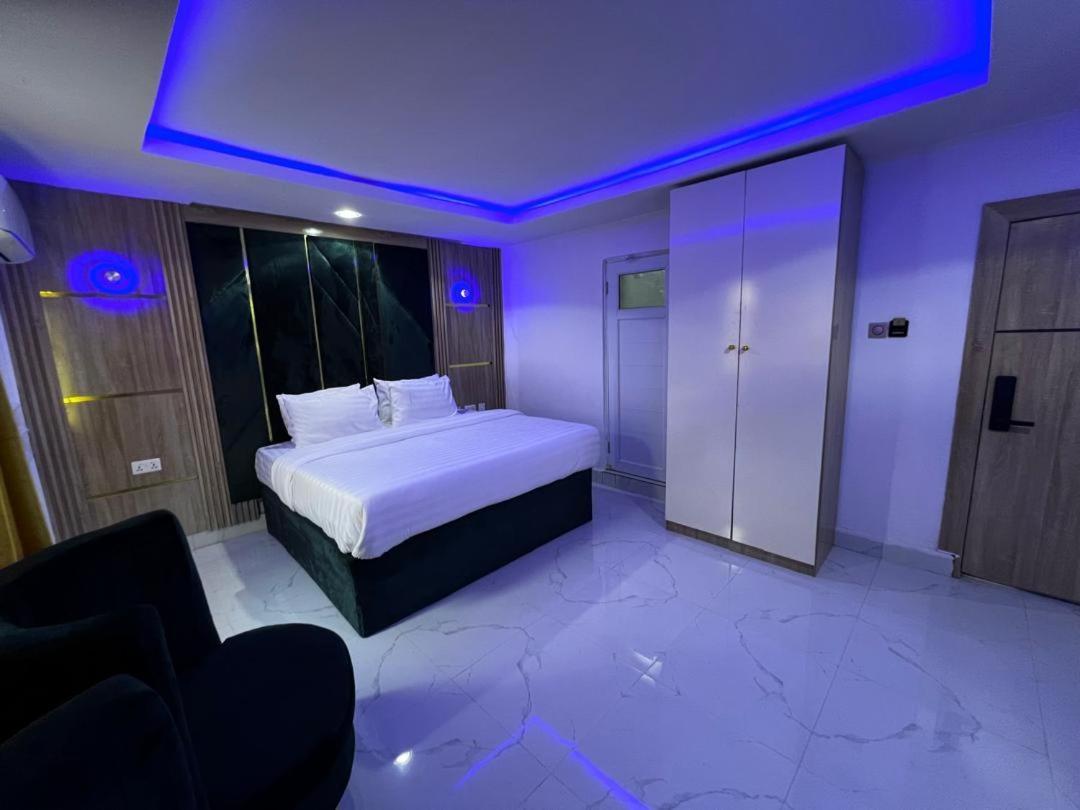 Villa Palazzo Hotel 2 Ikeja Bagian luar foto