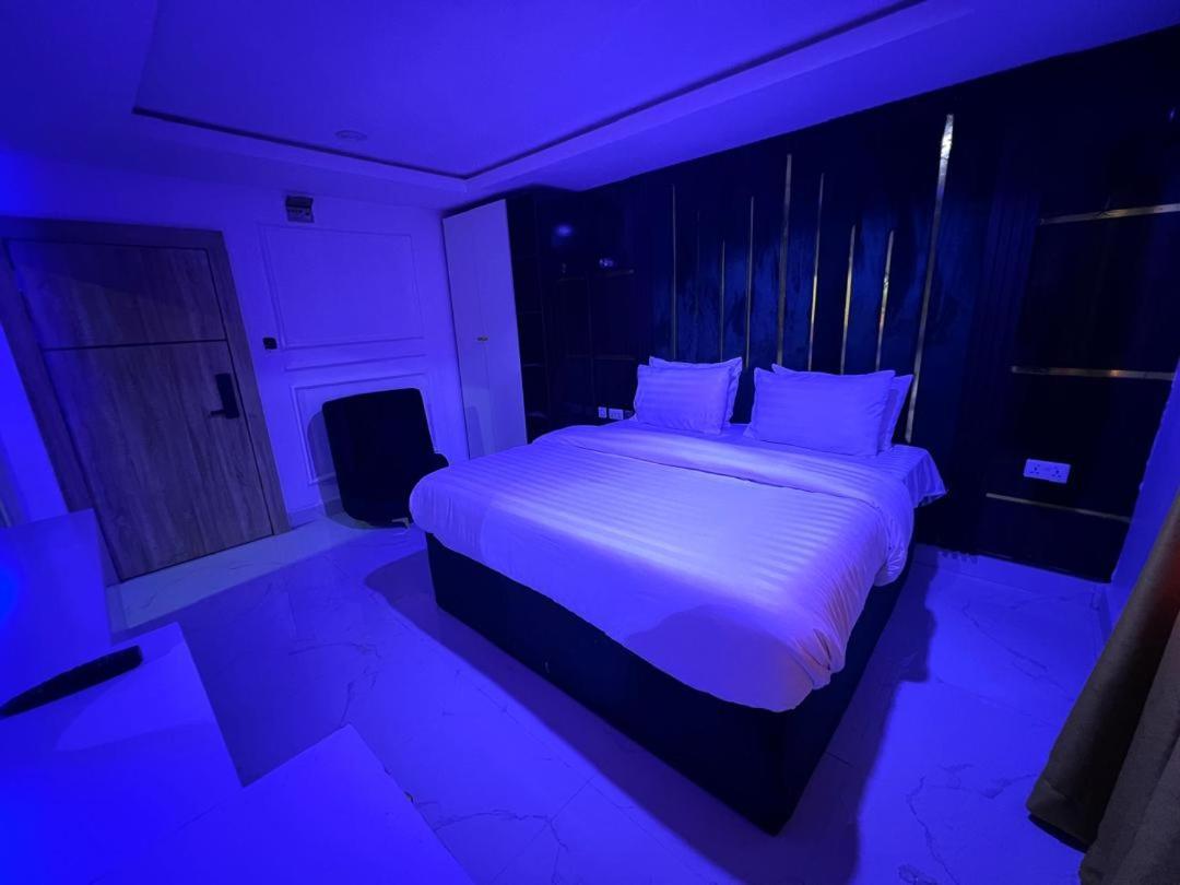 Villa Palazzo Hotel 2 Ikeja Bagian luar foto