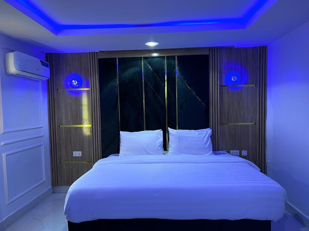 Villa Palazzo Hotel 2 Ikeja Bagian luar foto