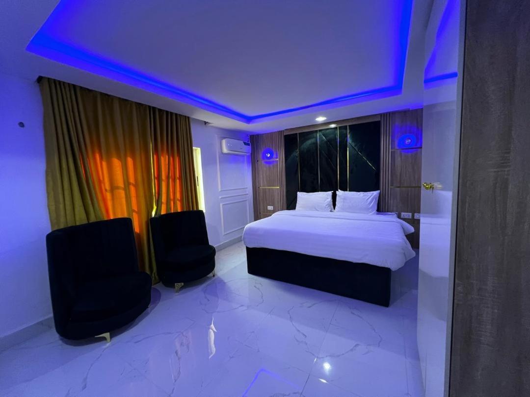 Villa Palazzo Hotel 2 Ikeja Bagian luar foto