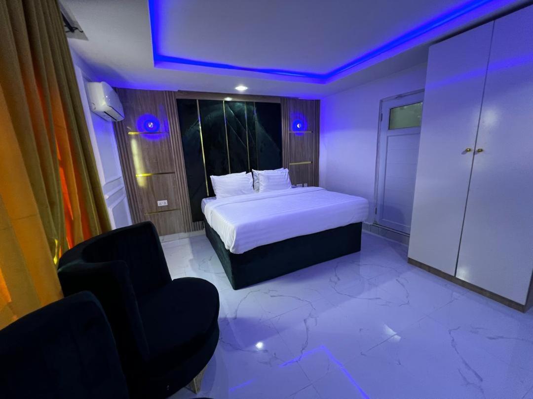 Villa Palazzo Hotel 2 Ikeja Bagian luar foto