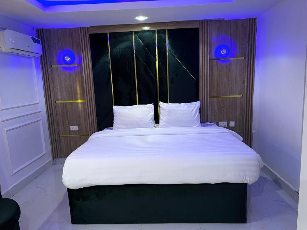 Villa Palazzo Hotel 2 Ikeja Bagian luar foto