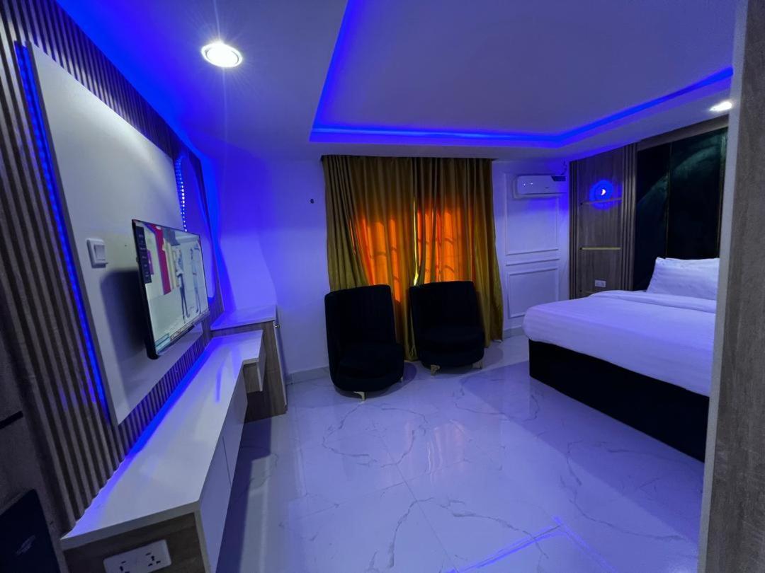 Villa Palazzo Hotel 2 Ikeja Bagian luar foto