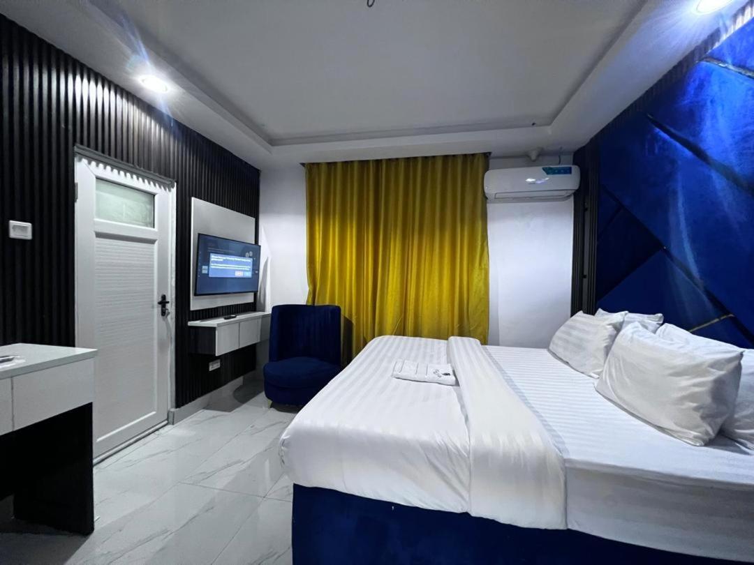 Villa Palazzo Hotel 2 Ikeja Bagian luar foto