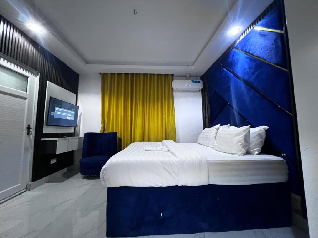 Villa Palazzo Hotel 2 Ikeja Bagian luar foto