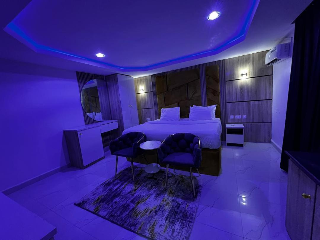 Villa Palazzo Hotel 2 Ikeja Bagian luar foto